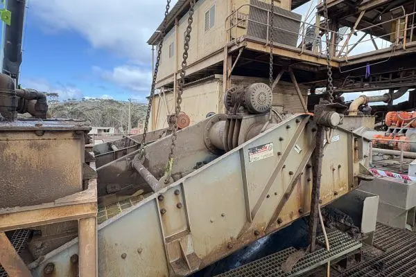 Screen being lifted during a site shutdown